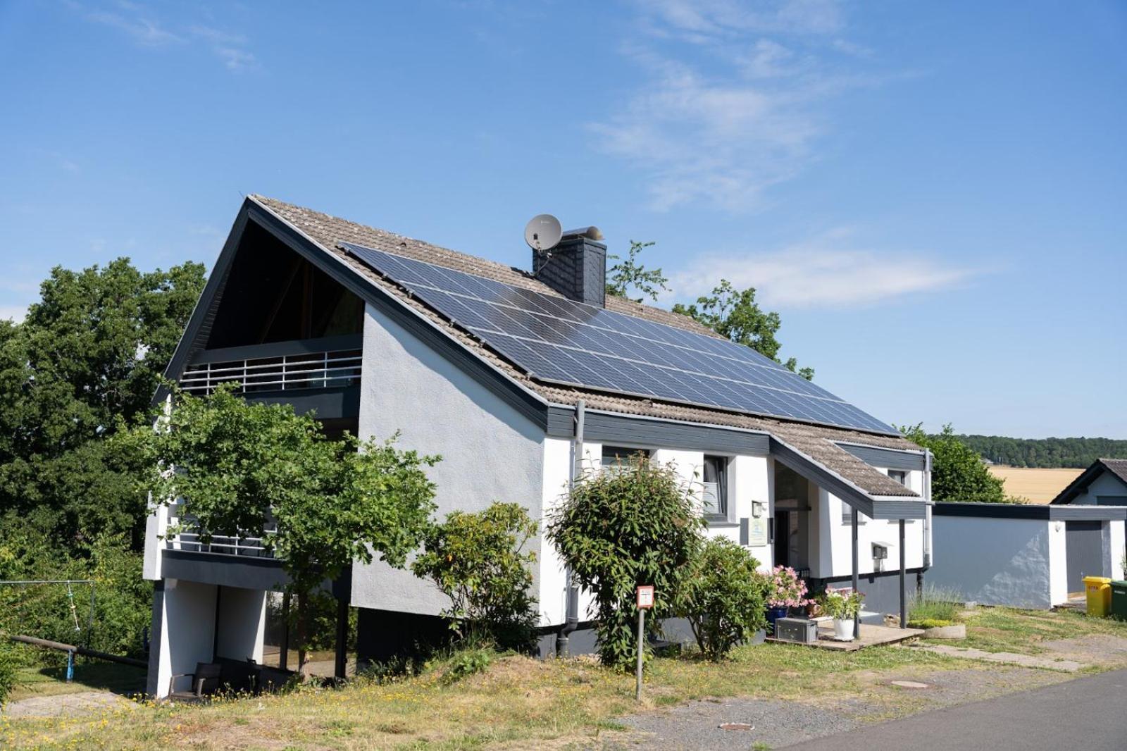 Ferienhaus Schoene Aussicht Ferienwohnung Rot Hemfurth-Edersee المظهر الخارجي الصورة